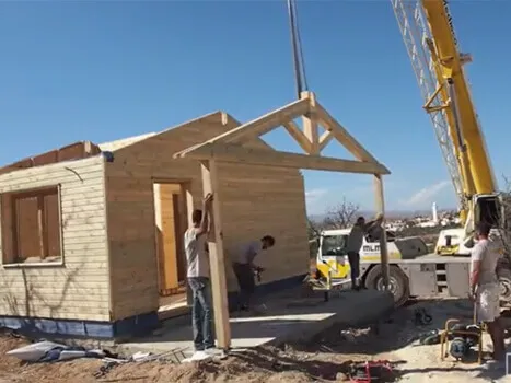 UNE-MAISON-EN-BOIS-EN-9-HEURES UNE-MAISON-EN-BOIS-EN-9-HEURES